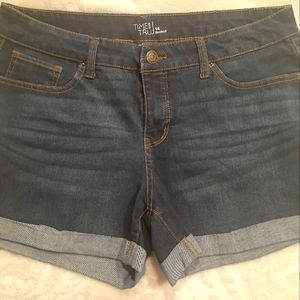 Time and Tru Women's Rolled Cuff Bootcut Short